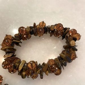 NWOT amber or tiger eye colored beaded stone bracelet